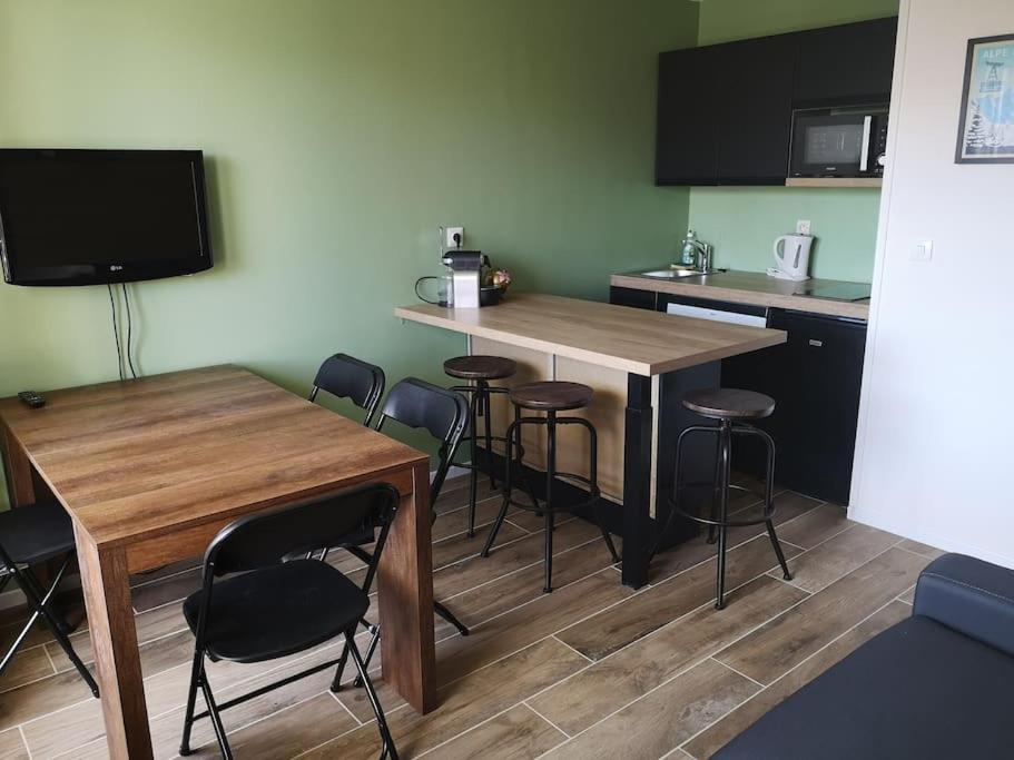 Au Pied Des Pistes Avec Parking Entierement Renove Apartment Huez Екстериор снимка