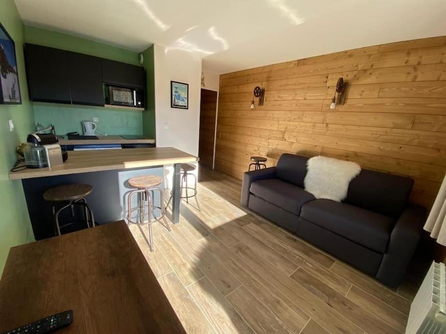 Au Pied Des Pistes Avec Parking Entierement Renove Apartment Huez Екстериор снимка