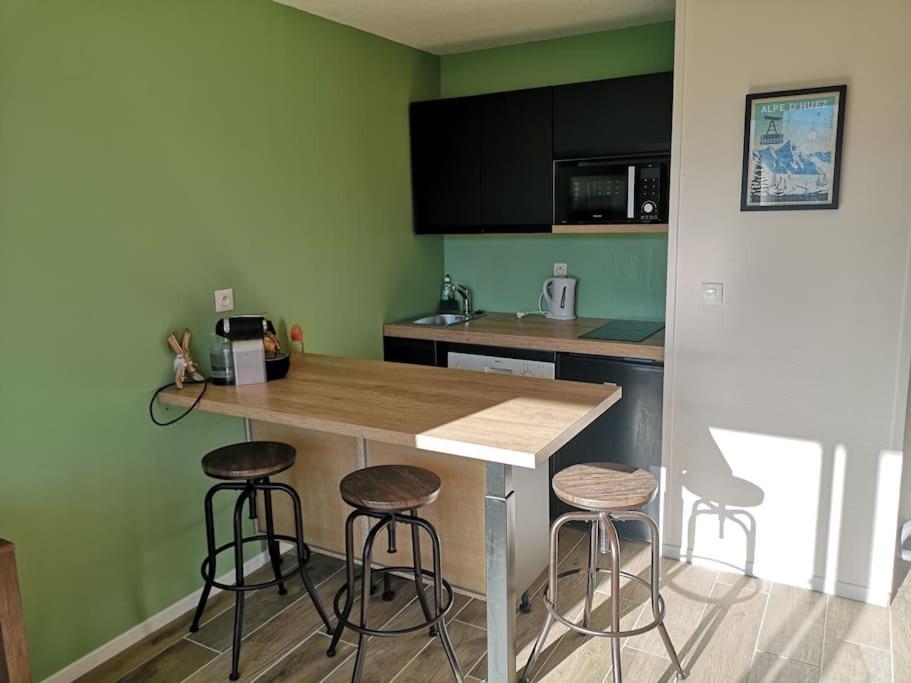 Au Pied Des Pistes Avec Parking Entierement Renove Apartment Huez Екстериор снимка