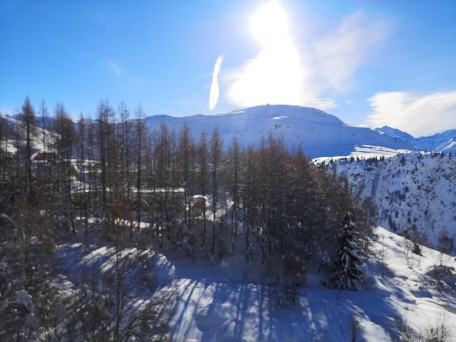 Au Pied Des Pistes Avec Parking Entierement Renove Apartment Huez Екстериор снимка