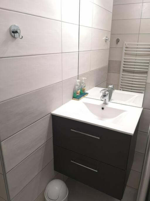 Au Pied Des Pistes Avec Parking Entierement Renove Apartment Huez Екстериор снимка